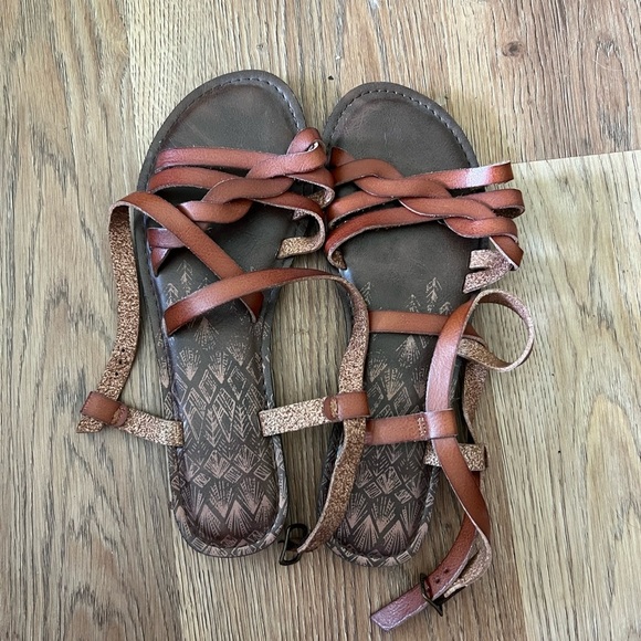 Time & Tru Black and Brown Strappy Sandals - Picture 2 of 4
